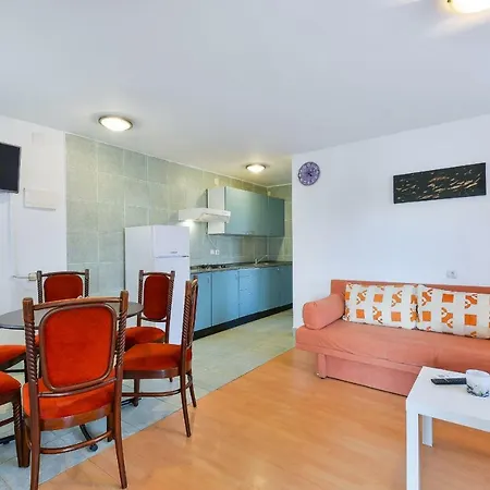 Lojan Apartment *