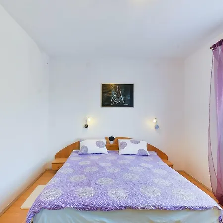 Lojan Apartment Vir