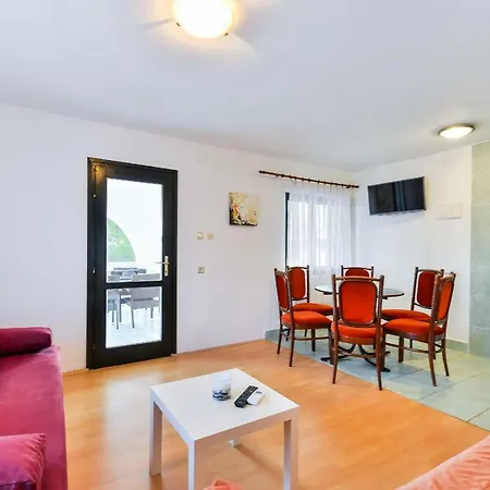 Apartment Lojan *